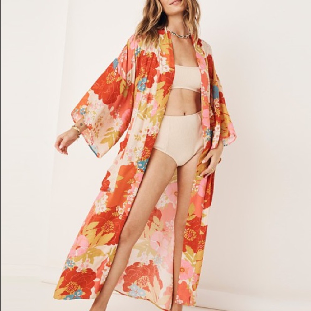 New with tags Spell Tyler Kimono. S/M. Perfect condition.